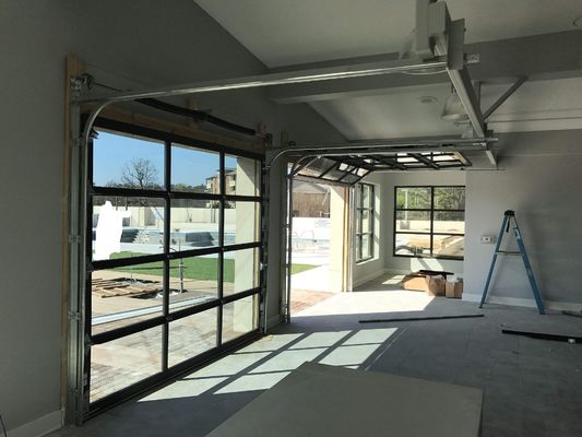 Doorzichtig glazen paneel Aluminium raam Garagedeur Verticaal/horizontaal open