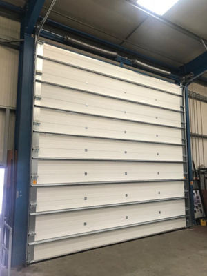 50 mm-80 mm geïsoleerde sectioneel garagedeur weerbestendige voor commerciële verticale