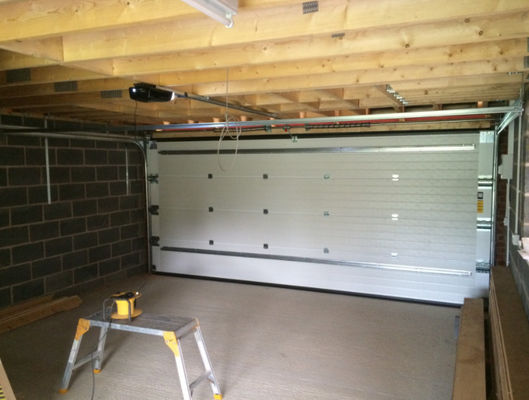 50 mm-80 mm geïsoleerde sectioneel garagedeur weerbestendige voor commerciële verticale