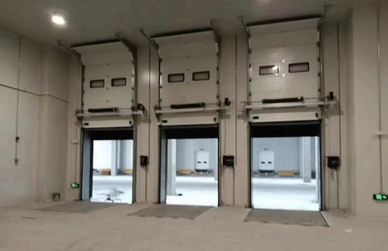 Industriële Garage Staal Geïsoleerde Sectionaaldeuren 380V Automatisch Op Afstand Bediend