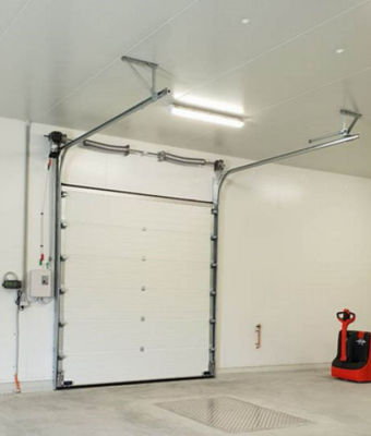 De commerciële Lucht Sectionele Deuren isoleerden Verticale Elektrische Metaal Automatische Garage