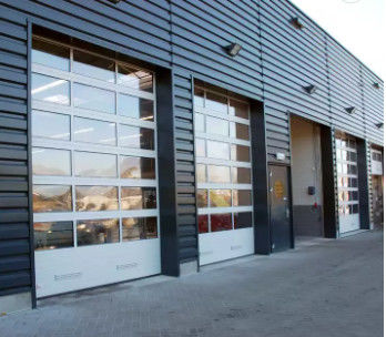 Deur van de aluminium de Automatische Glijdende Garage met de Oppervlaktebehandeling van de Poederdeklaag