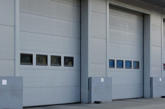Het aluminium isoleerde Sectionele Dikte 2.0mm van de Deuren Moderne Veiligheid Woongarage en isoleerde sectionele deur