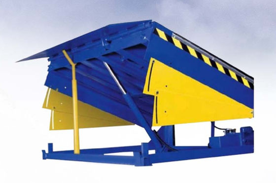 Truck Loading Dock Leveler Ramp Met Veiligheid Automatisch Verstelbaar Elektrisch 15T Stage Loading Equipment