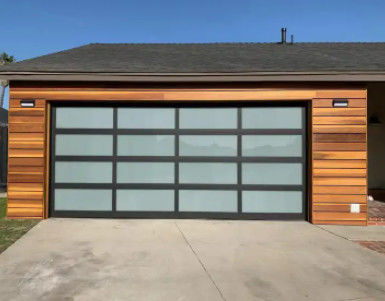 Poedergecoate aluminium sectionaire bovendeur met volledig zicht Garage Residentieel glazen paneel