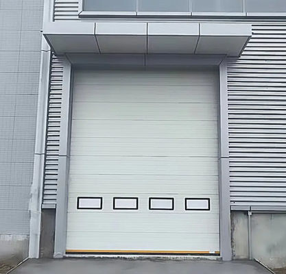 Witte poeder gecoate weer verzegelde overhead sectieafscheiding deur dubbele huid panelen veiligheidsrand leveranciers fabriek