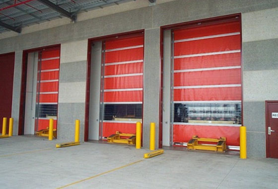 Makkelijke installatie en geïsoleerde snelle roldeuren voor moderne ruimtes Groothandel PVC automatisch servosysteem sluiterdeur