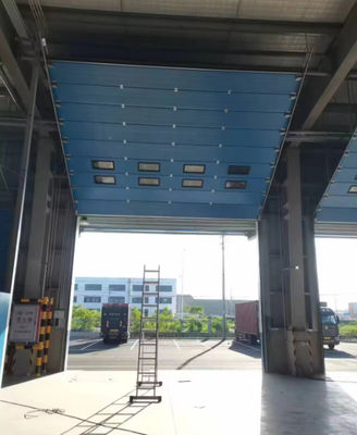 Industriële automatische opheffing van witte ruis vermindering overhead sectiedeur met vergrendelbaar handvat en windbestendige ontwerp