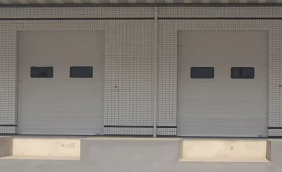 Witte geïsoleerde deuren met aluminiumdrempel