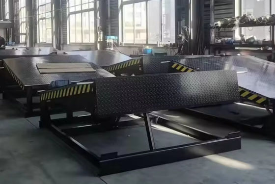 Aanpasbare elektrische dock leveler met veiligheidskenmerken op locatie Installatie drukknop bedieningen