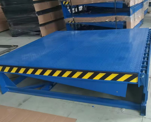Aanpasbare elektrische dock leveler met veiligheidskenmerken op locatie Installatie drukknop bedieningen