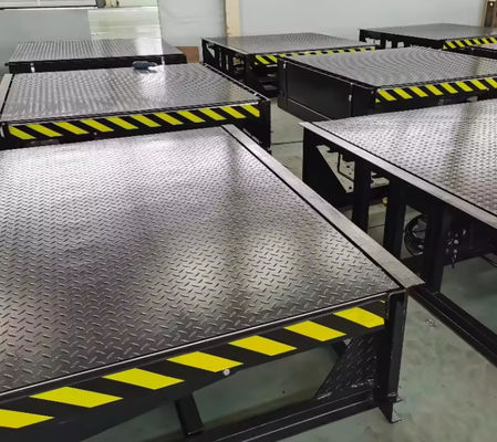 Aanpasbare elektrische dock leveler met veiligheidskenmerken op locatie Installatie drukknop bedieningen