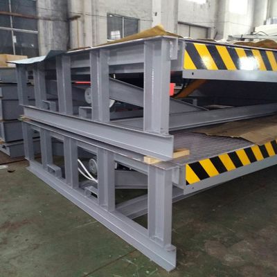 Aanpasbare ladingdock leveler met veiligheidskenmerken Mechanische besturing ter plaatse Installatie container dock vorkheftruck