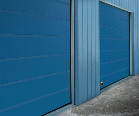 Brandweerkazerne industriële sectiedeuren in witte kleur en automatisch gevormd ontwerp Fabriek directe verkoop