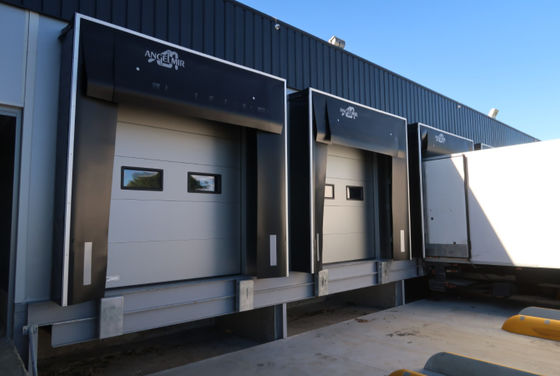 Moderne verstelbare laadsysteem Dock Door Shelter Met PVC Plastic Rubber Material Mechanische Dock Shelter