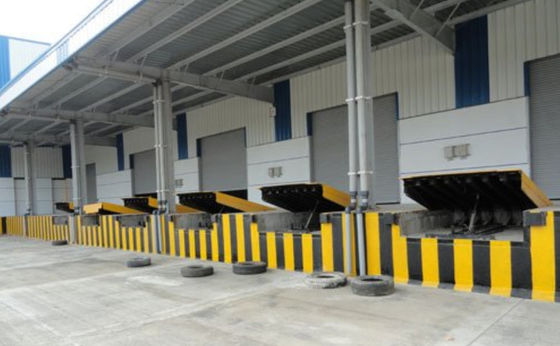 10000-20000 lbs laden Dock levelers gegalvaniseerd staal veiligheidsgordels en staven op locatie assemblage
