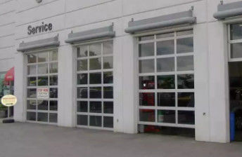 Moderne sectionaire overhead met volledig zicht geluidsgeïsoleerd glas sectionaire aluminium garagedeur met dubbele beglazing
