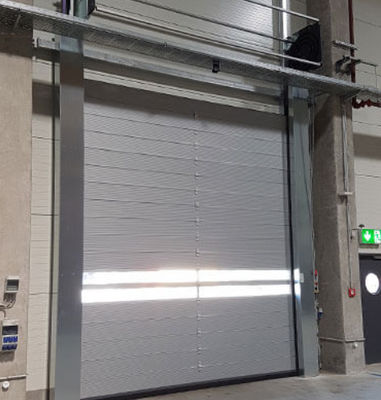 Gepersonaliseerde geïsoleerde garage deuren met polyurethaan schuim winddicht geluidsdicht en thermische isolatie