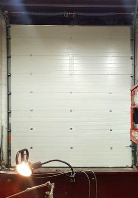 Aluminiumdrempel sectioneel bovendeur 50 mm-80 mm Dikte Geïsoleerd Op maat Geïsoleerd Flap Verticaal Lift Panel Gebruikt