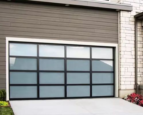 Automatische elektrische rollende buitenruimte Veiligheid Hoog waterdichtheid Klasse 3 Doorzichtige garagedeur Glas sectiedeur Garagedeur