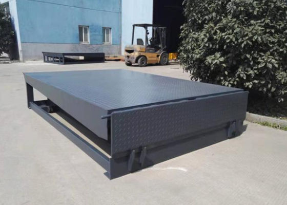 Gegalvaniseerde afwerking Op maat gemaakt magazijn werkplaats Automatische dockplaat Dock deur levelers Met hydraulische energiebron