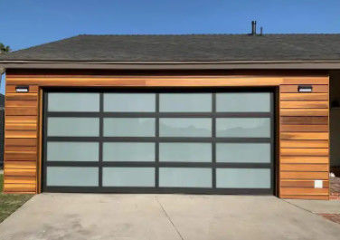 Poedercoating Waterdichtheid Klasse 3 Doorzichtig glas Afdelingsgaragepoort Op maat