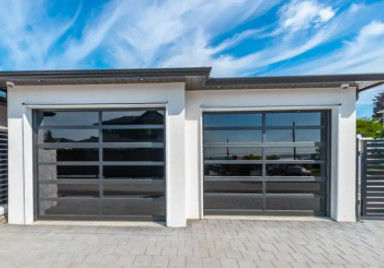 Poedercoating Waterdichtheid Klasse 3 Doorzichtig glas Afdelingsgaragepoort Op maat