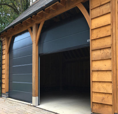 Afdelingsluik 50 mm-80 mm Dikte Geïsoleerde Afdelingsluik Garagedeur Voor winkelcentrum en commercieel