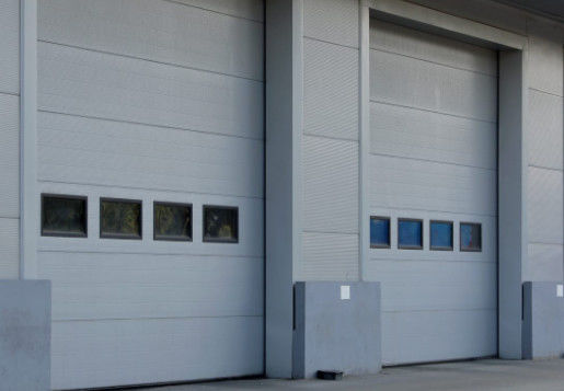 Brandweerkazerne Commerciële sectioneel overhoofde deuren Hoog beveiligd slot Automatisch gevormd sectioneel stalen deuren
