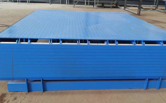 Werkplaats Automatische Dock Plate Dock Door Levelers 25000-40000LBS Veilig ontwerp Hydraulische energiebron Op maat