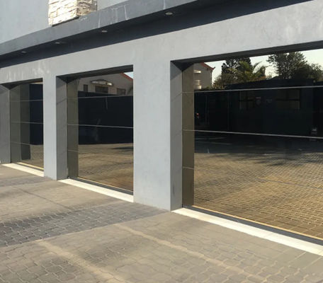 Gepersonaliseerde commerciële dubbele glazen glazen sectieaangedreven garagedeur met waterdichtheid Klasse 3 en handmatig of automatisch