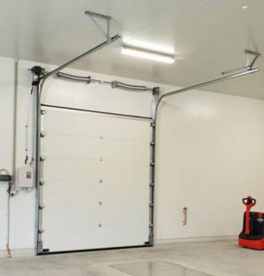 Commerciële overhoofde deur 50 mm-80 mm dikte geïsoleerde garagedeur met bruine sloten