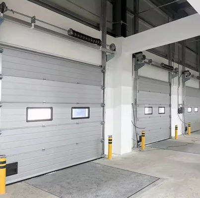 Commercieel automatisch magazijn brandweerkazerne Industrieel sectioneel deuren Windweerstand Automatisch gevormd stalen materiaal