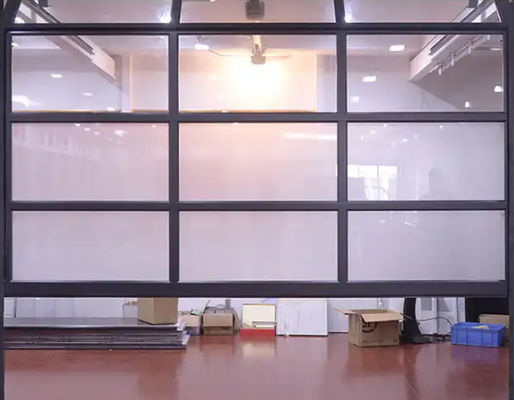 Gepersonaliseerde waterdichtheid Klasse 3 Doorzichtig glas sectioneel garagedeur Moderne ontwerpstijl