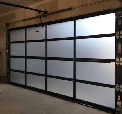 Volledige weergave sectioneel garagedeur aangepast waterdichtheid klasse 3 transparante aluminiumlegering