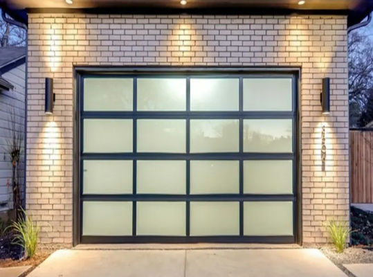 Waterdichtheid Klasse 3 Doorzichtig glas Garagedeur Moderne vormgeving Met dubbel glas