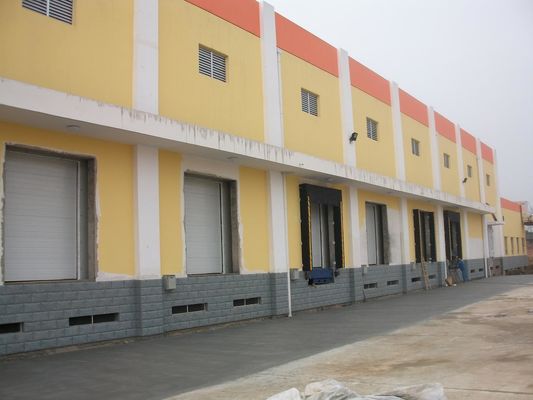 Commerciële 50 mm-80 mm dikte geïsoleerde sectieaangedreven garagedeur met optionele ventilatie