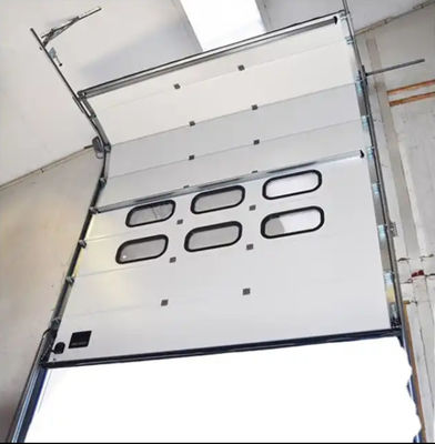 Automatische verticale opheffing overhead grijze stalen geïsoleerde sectiedoring 50 mm-80 mm Dikte voor commerciële industriële garage magazijn poort deur