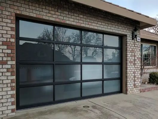 Op Maat Gemaakt Als Bestelling Waterdichtheidsklasse 3 Transparante Garagedeur Glazen Sektionale Garagedeur Uitstekende Isolatie Optie