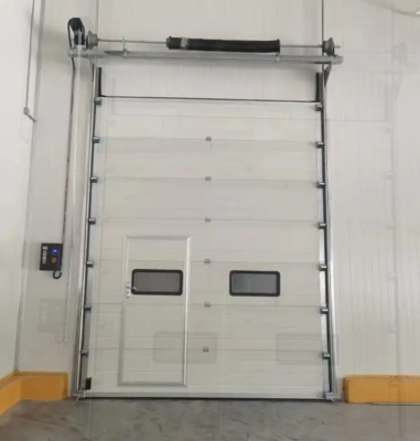 Vinyl drempel sectioneel bovendeur 50mm-80mm Dikte Nieuwe industriële thermisch geïsoleerde veilig automatische deur voor werkplaats Garagedeur