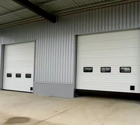 Automatisch met op afstand bedienbare sectionaaldeur 50 mm 80 mm dikte geïsoleerde sectionaalgaragedeur Commerciële sectionaaldeuren Geluidsisolatieniveau 24 DB