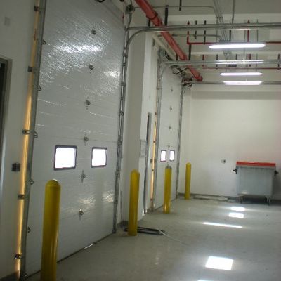 De kleur bedekte Industriële Sectionele Luchtdeur, Deuren van de Staal de Sectionele Garage met een laag