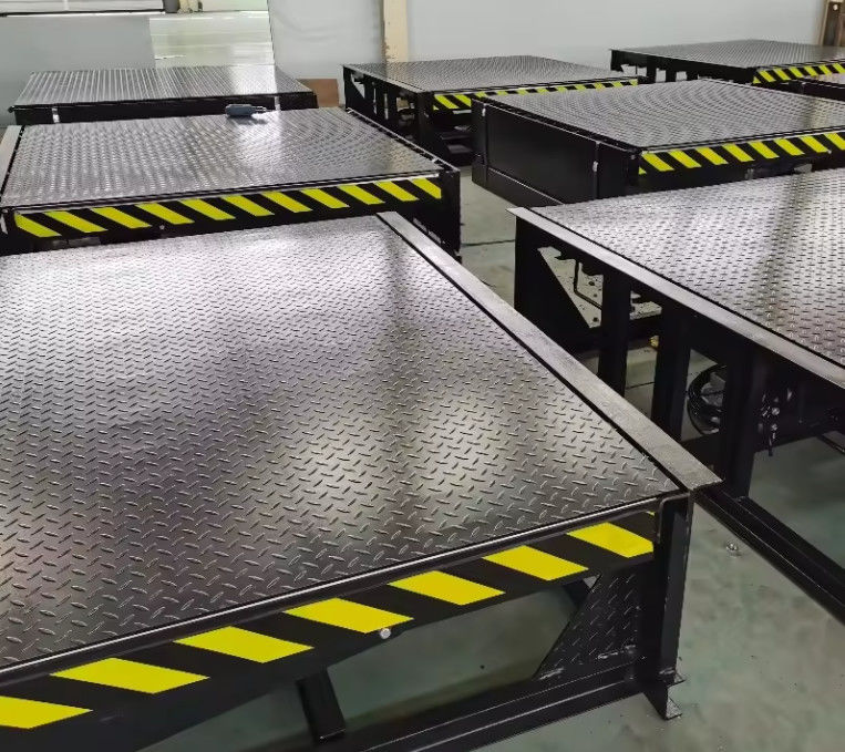 Aanpasbare elektrische dock leveler met veiligheidskenmerken op locatie Installatie drukknop bedieningen
