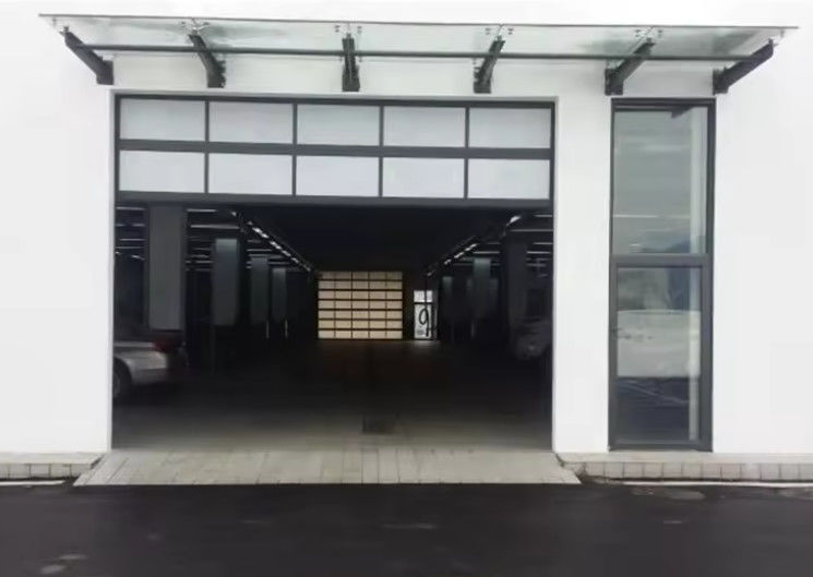Moderne dubbele glazen aluminiumbedekte deur met uitstekende isolatie Professionele fabricage Bruine glasdeur