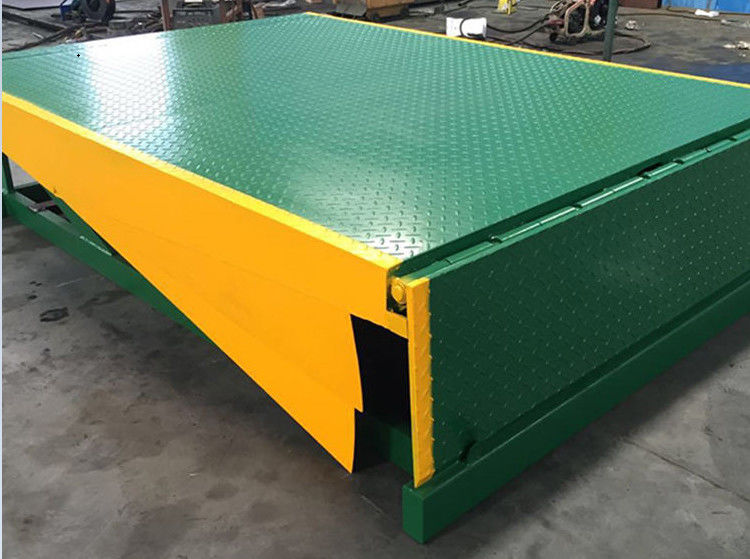 Aanpasbare ladingdock leveler met veiligheidskenmerken Mechanische besturing ter plaatse Installatie container dock vorkheftruck