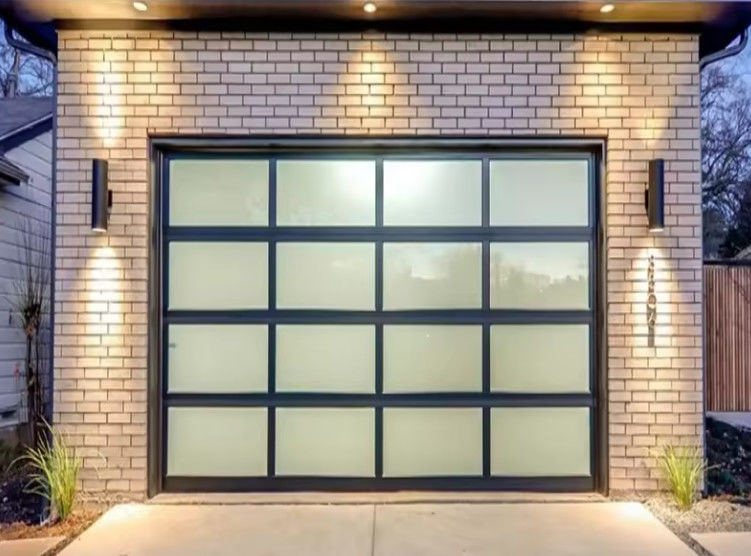 Moderne poedergecoate aluminium doorsnede met veiligheid manuele of automatische bediening
