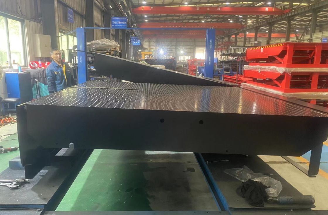 Smart Loading Dock Leveler met aanpasbare liplengte en veiligheidskenmerken Container Loading Platform Mechanisch