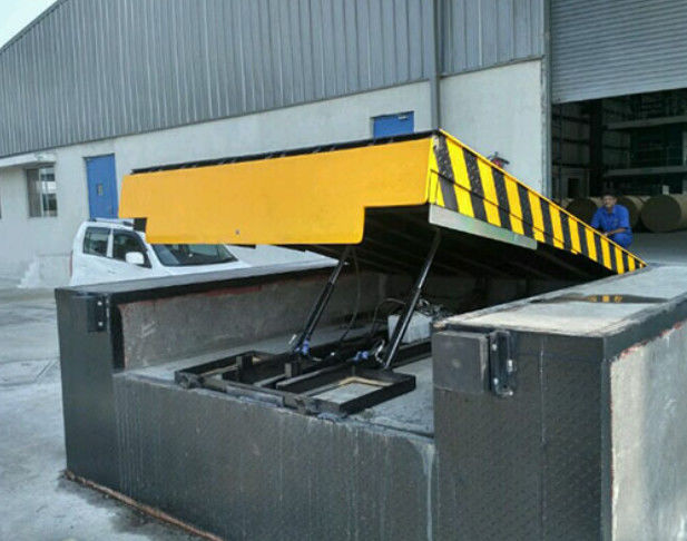 10000-20000 lbs laden Dock levelers gegalvaniseerd staal veiligheidsgordels en staven op locatie assemblage