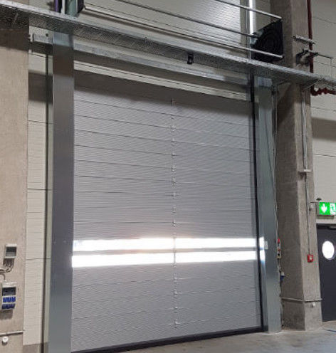 Gepersonaliseerde geïsoleerde garage deuren met polyurethaan schuim winddicht geluidsdicht en thermische isolatie