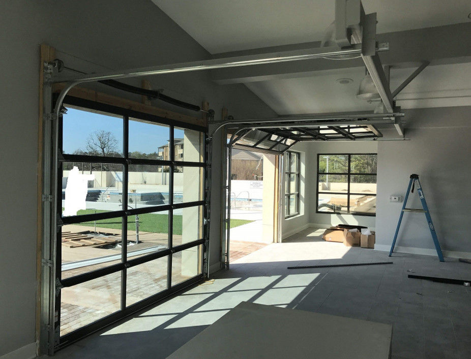 Handmatige of automatische waterdichtheid Klasse 3 Doorzichtig glazen doorsnede garagedeur met uitstekende isolatie